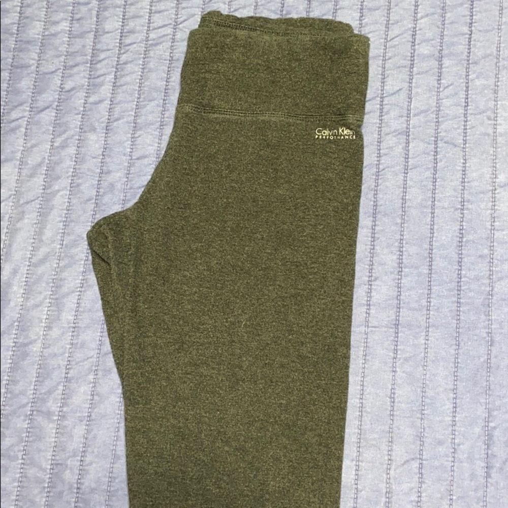 Calvin Klein performance capris M